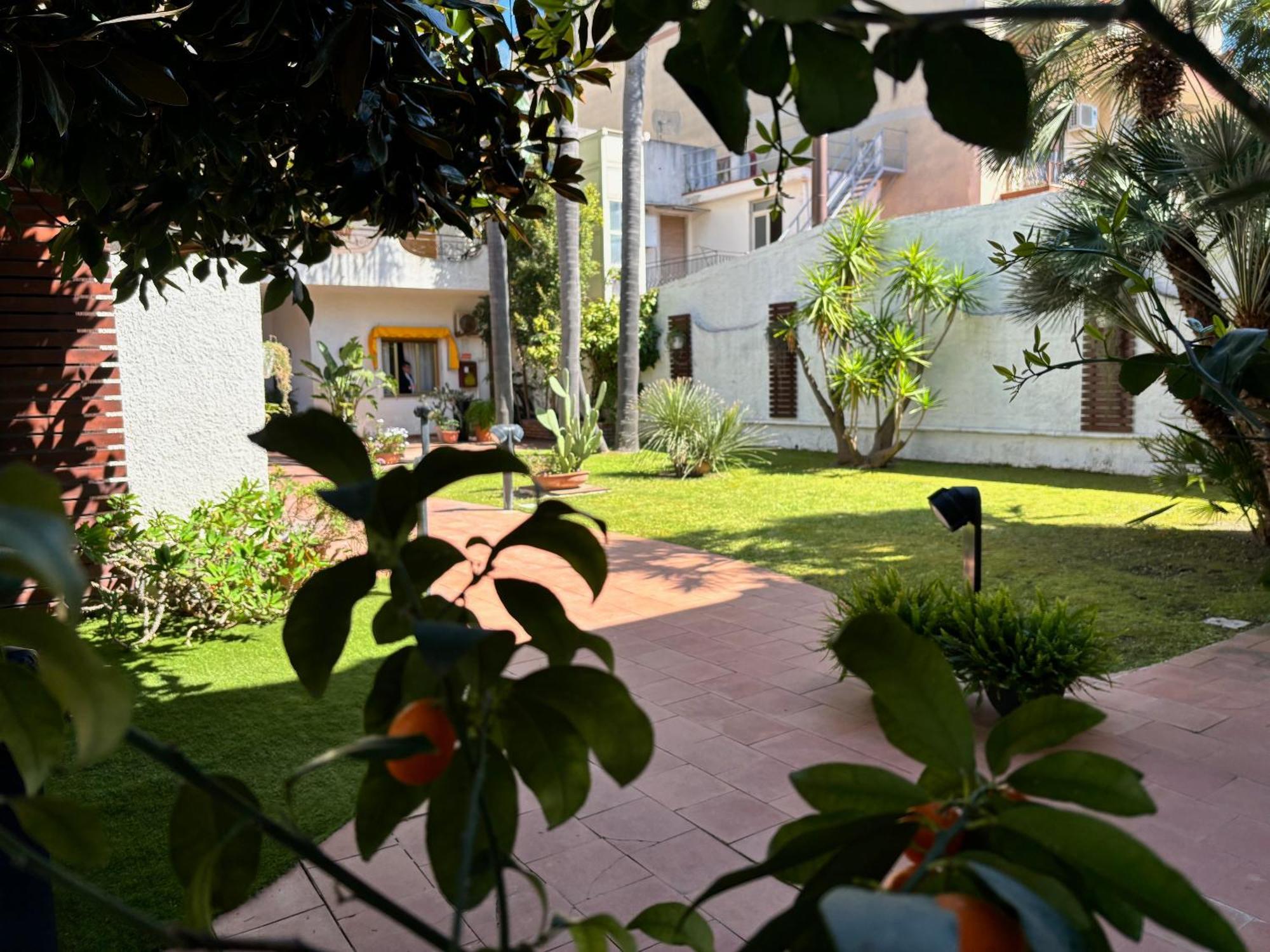 Hotel Redebora Torregrotta Eksteriør bilde